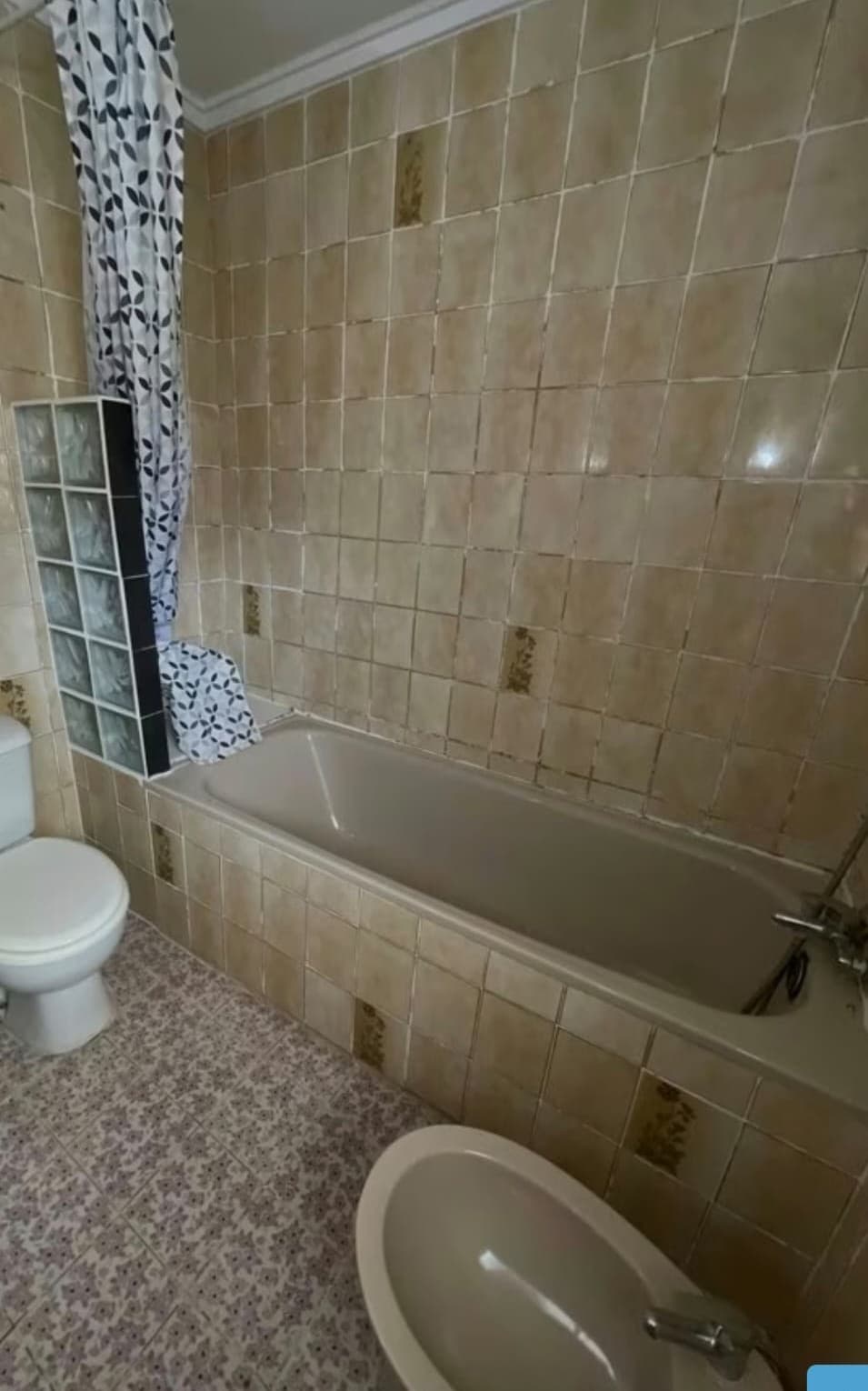 Estado original del baño antes de la reforma — detalle